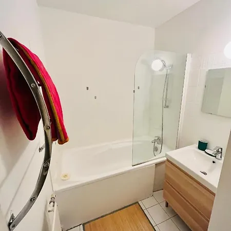 Apartamento Stylish Unit In The Center Of Senlis Senlis  Exterior foto