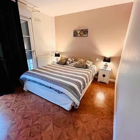Apartamento Stylish Unit In The Center Of Senlis Senlis  Exterior foto