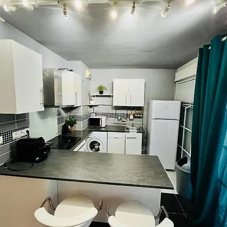 Apartamento Stylish Unit In The Center Of Senlis Senlis  Exterior foto