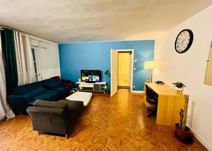 Stylish Unit In The Center Of Senlis