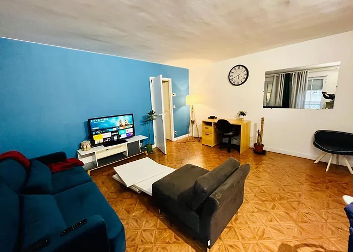 Stylish Unit In The Center Of Senlis