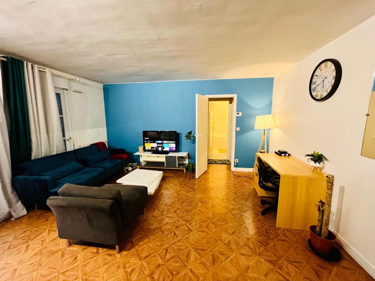 Stylish Unit In The Center Of Senlis *